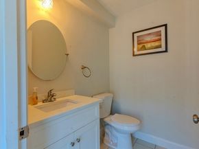 2 Mitchell Ln B, Weymouth MA 02190