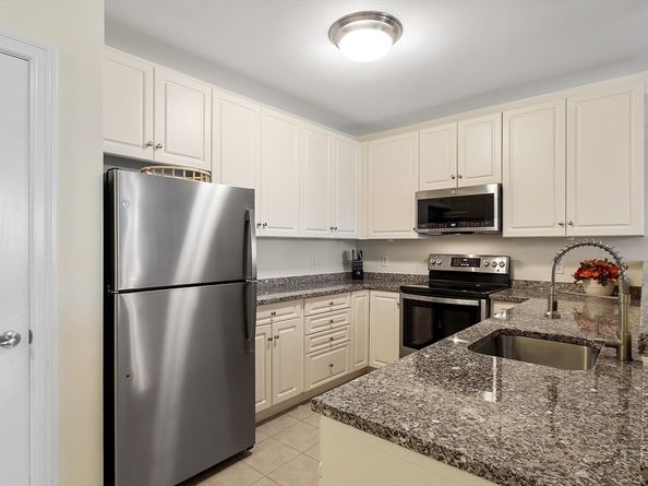 3 Harvest Dr 107, North Andover MA 01845