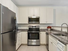 3 Harvest Dr 107, North Andover MA 01845