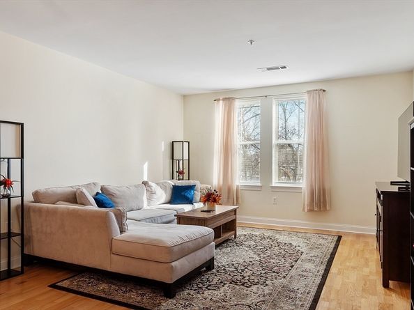 3 Harvest Dr 107, North Andover MA 01845