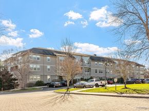 3 Harvest Dr 107, North Andover MA 01845