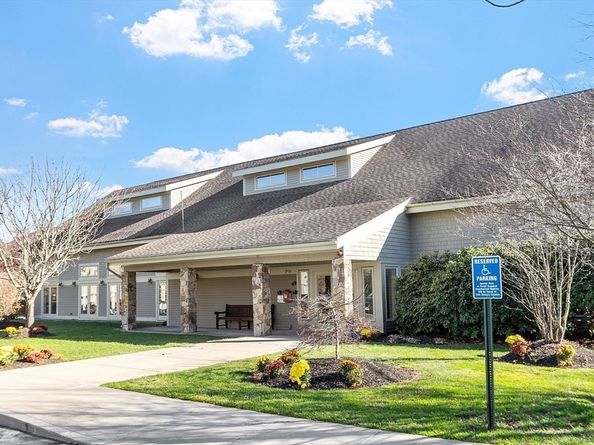 3 Harvest Dr 107, North Andover MA 01845