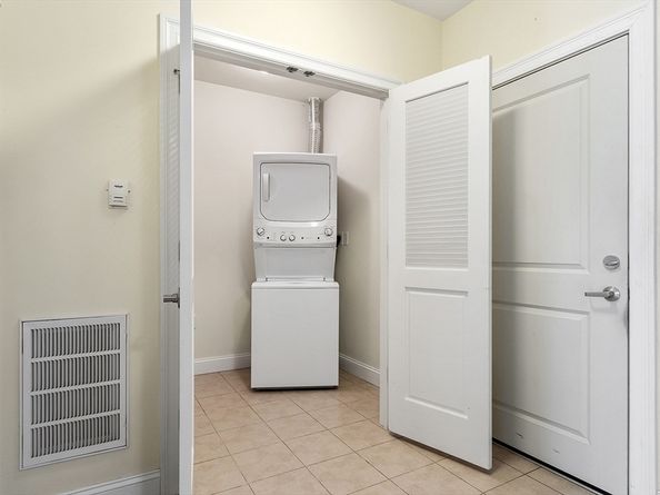 3 Harvest Dr 107, North Andover MA 01845