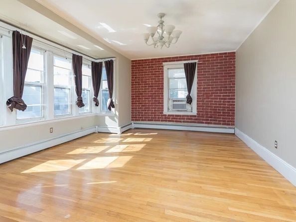 121 Johnson St 3L, Lynn MA 01902