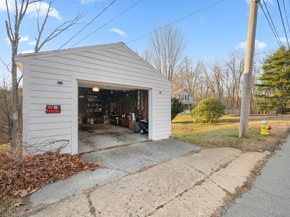 249 Pleasant St, Southbridge MA 01550