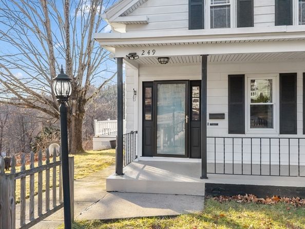 249 Pleasant St, Southbridge MA 01550