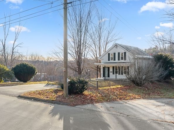 249 Pleasant St, Southbridge MA 01550