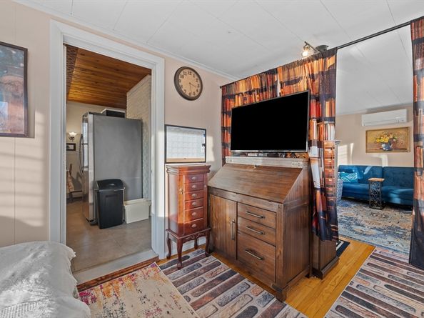 249 Pleasant St, Southbridge MA 01550