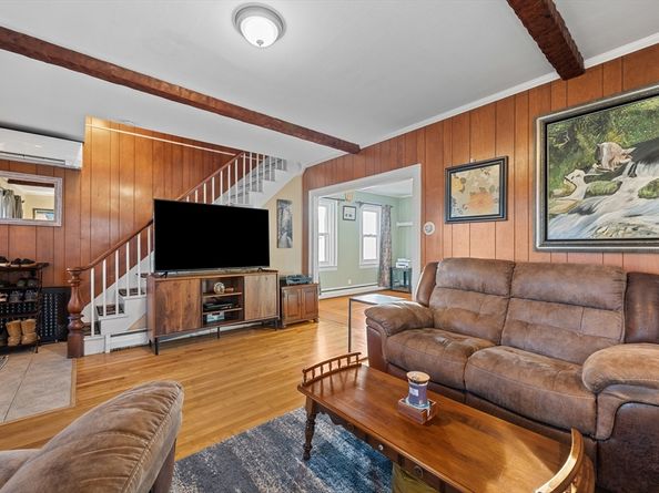 249 Pleasant St, Southbridge MA 01550