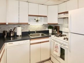 44 Broadlawn Park 22A, Boston MA 02467