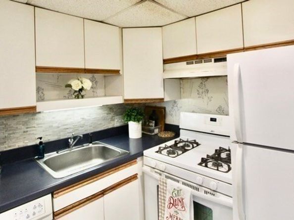 44 Broadlawn Park 22A, Boston MA 02467