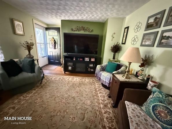 347 Ash St, Reading MA 01867