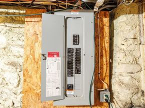 77 Lovewell St, Gardner MA 01440