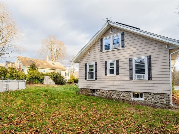 77 Lovewell St, Gardner MA 01440