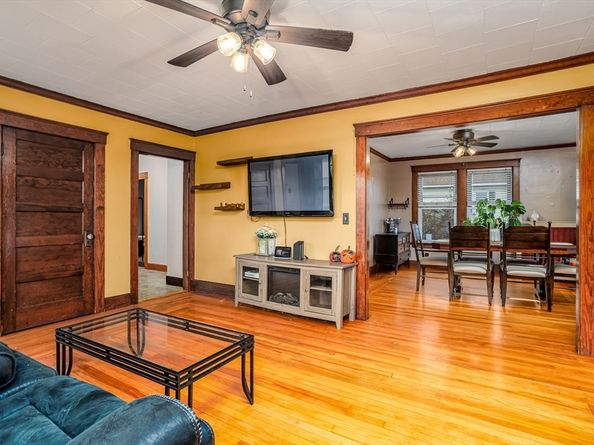 77 Lovewell St, Gardner MA 01440