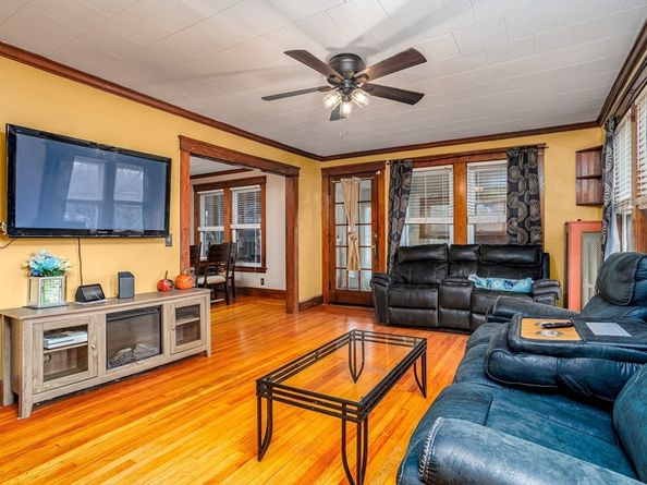 77 Lovewell St, Gardner MA 01440