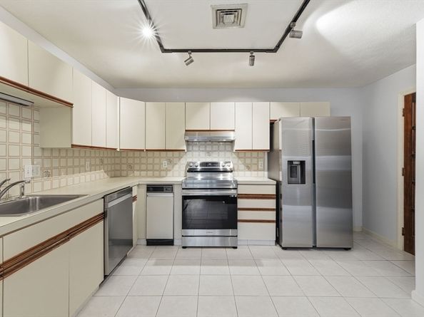 9 Thomas St. C11, Saugus MA 01906