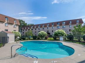 135 Grove St 110, Rockland MA 02370