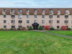 135 Grove St 110, Rockland MA 02370