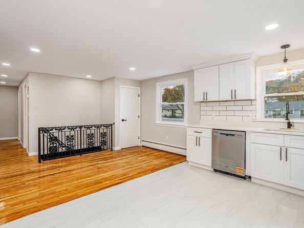 44 Old Brook Rd, Leominster MA 01453