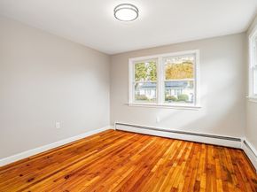 44 Old Brook Rd, Leominster MA 01453