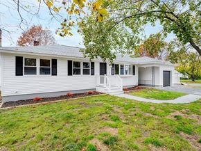 44 Old Brook Rd, Leominster MA 01453