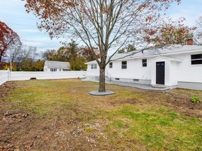 44 Old Brook Rd, Leominster MA 01453