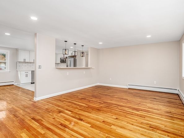 44 Old Brook Rd, Leominster MA 01453