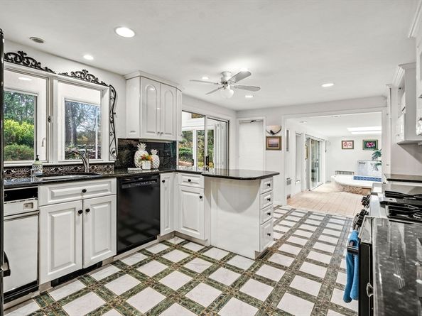 10 Quadrant Road, Salem MA 01970