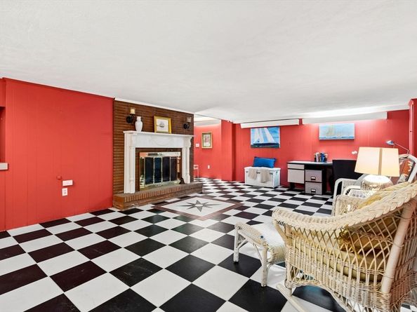 10 Quadrant Road, Salem MA 01970