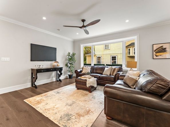 15 King Ave, Medford MA 02155