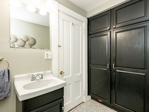 156 Bridge St B, Salem MA 01970