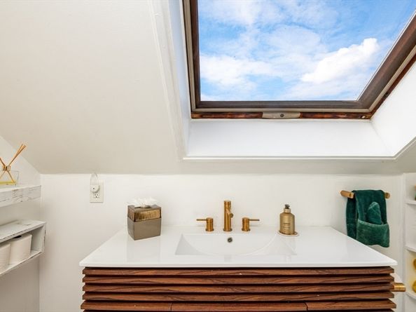 156 Bridge St B, Salem MA 01970