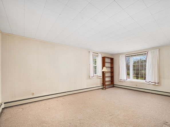 1076 Hill Street, Northbridge MA 01588