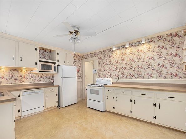 1076 Hill Street, Northbridge MA 01588