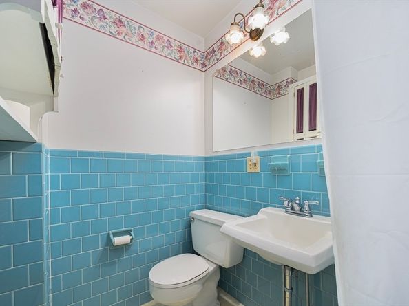 1076 Hill Street, Northbridge MA 01588