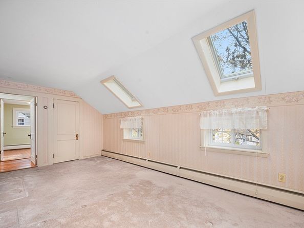 1076 Hill Street, Northbridge MA 01588