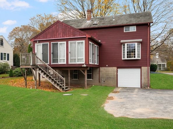 1076 Hill Street, Northbridge MA 01588