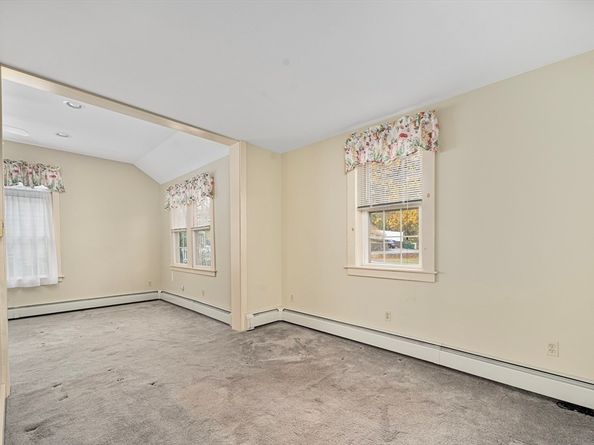 1076 Hill Street, Northbridge MA 01588