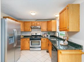 78 Merrimack Meadows Ln 78, Tewksbury MA 01876