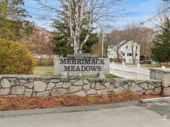 78 Merrimack Meadows Ln