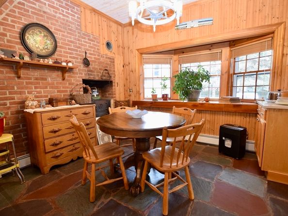 6 Barrows St, Middleboro MA 02346