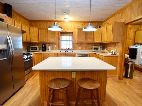 6 Barrows St, Middleboro MA 02346