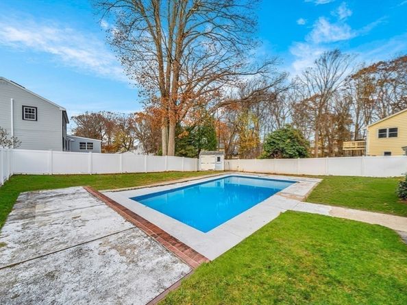 32 Nancy Rd, Milford MA 01757