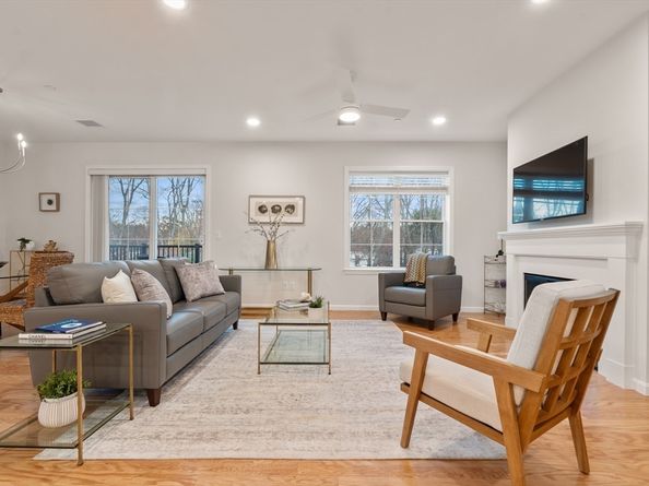 50 Coppersmith Way 211, Canton MA 02021