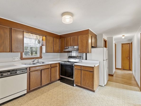 12 Paula Beth Street, Littleton MA 01460