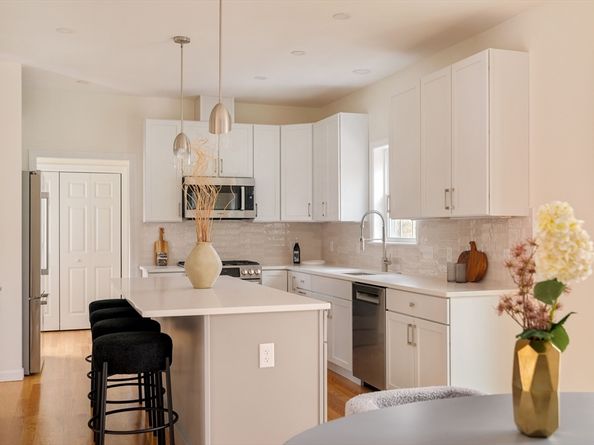 391 Sprague St, Dedham MA 02026