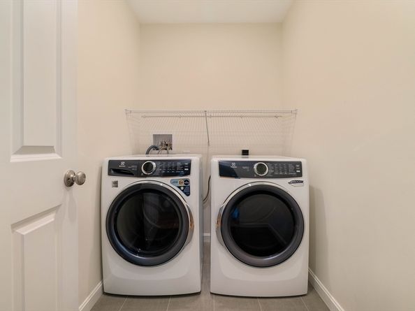 391 Sprague St, Dedham MA 02026