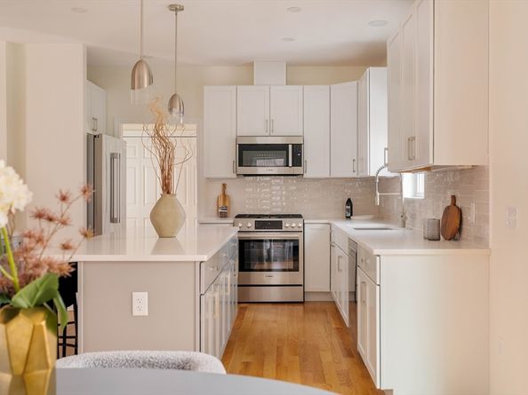 391 Sprague St, Dedham MA 02026