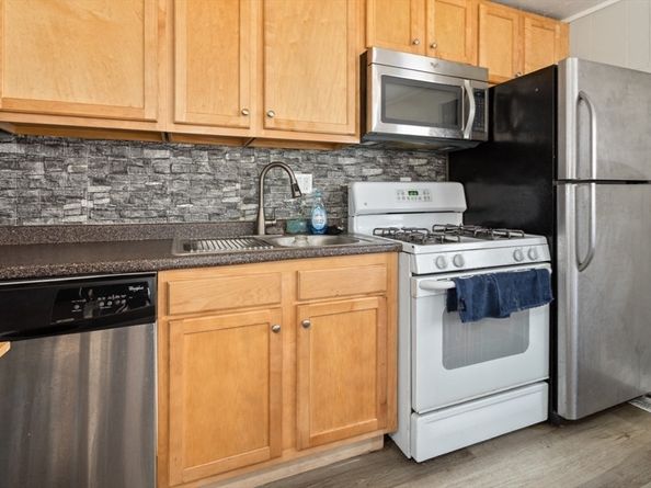 133-137 Laurel St, Fitchburg MA 01420